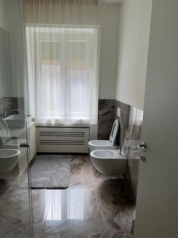 Milano: Bellissimo Appartamento In Pieno Centro 0*, Milan Italy
